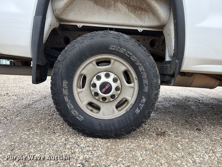 image for item EP2592 2017 GMC Sierra 2500HD Double Cab pickup truck