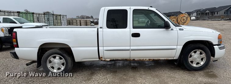 image for item EP2594 2005 GMC Sierra 1500 Ext. Cab pickup truck
