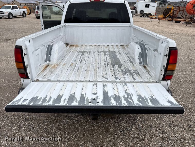 image for item EP2594 2005 GMC Sierra 1500 Ext. Cab pickup truck