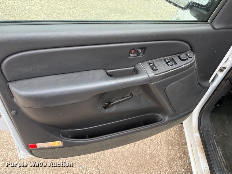 image for item EP2594 2005 GMC Sierra 1500 Ext. Cab pickup truck