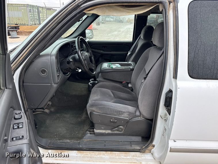 image for item EP2594 2005 GMC Sierra 1500 Ext. Cab pickup truck