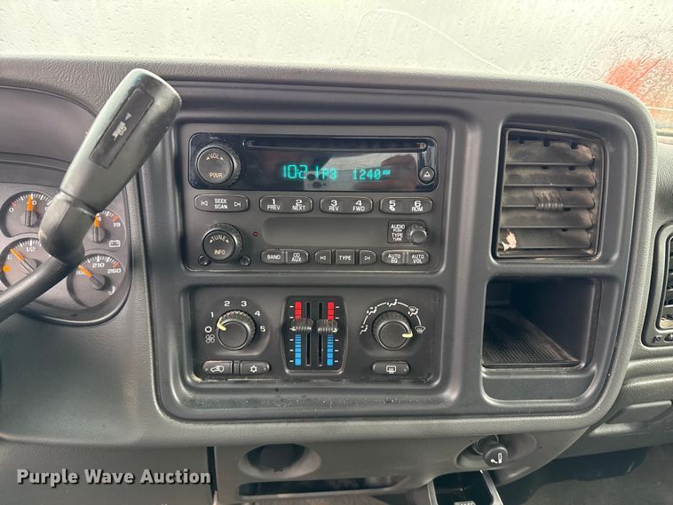 image for item EP2594 2005 GMC Sierra 1500 Ext. Cab pickup truck