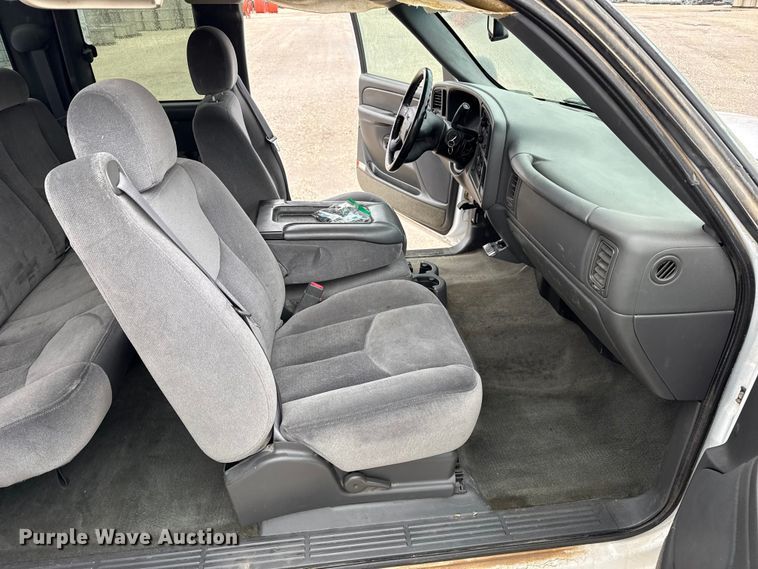 image for item EP2594 2005 GMC Sierra 1500 Ext. Cab pickup truck