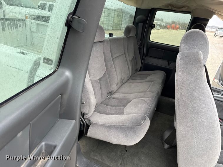 image for item EP2594 2005 GMC Sierra 1500 Ext. Cab pickup truck