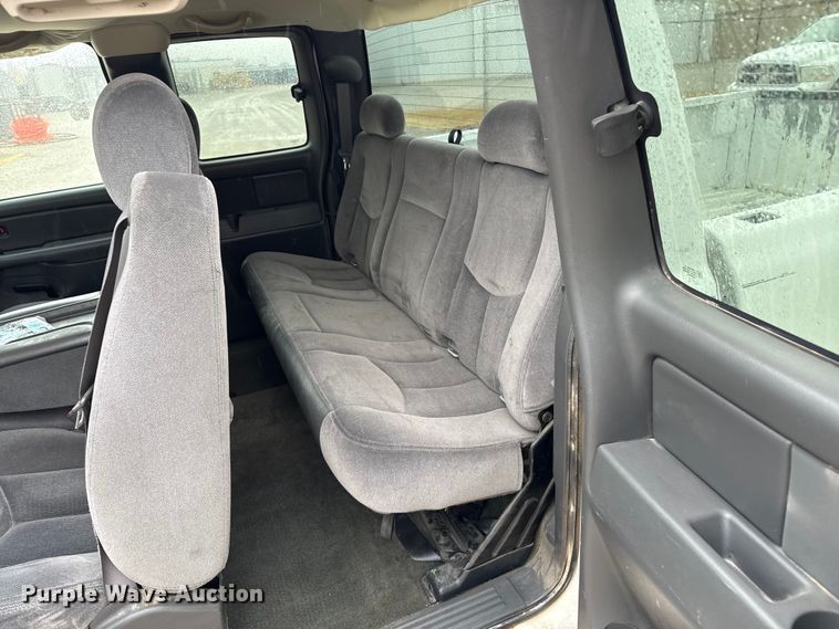 image for item EP2594 2005 GMC Sierra 1500 Ext. Cab pickup truck