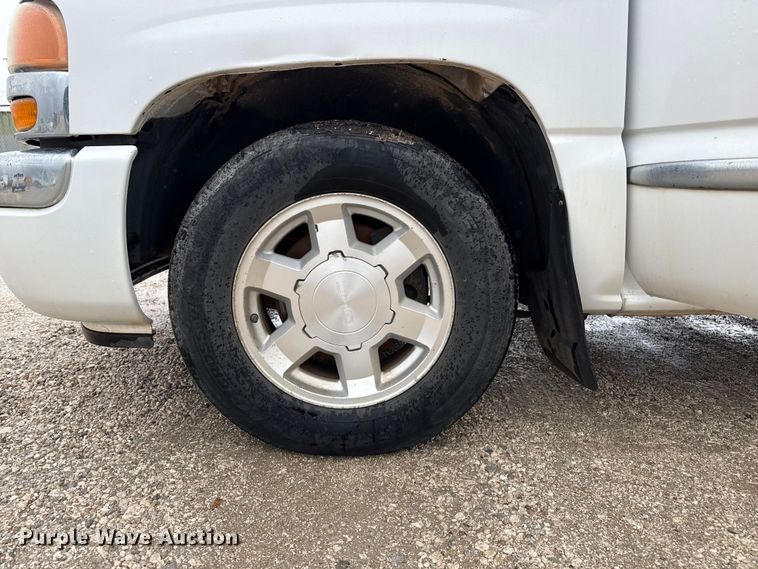 image for item EP2594 2005 GMC Sierra 1500 Ext. Cab pickup truck