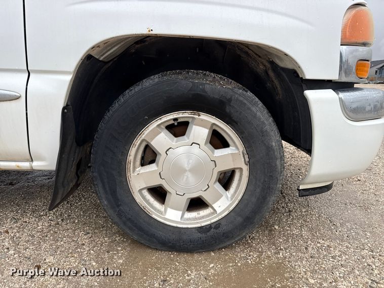 image for item EP2594 2005 GMC Sierra 1500 Ext. Cab pickup truck