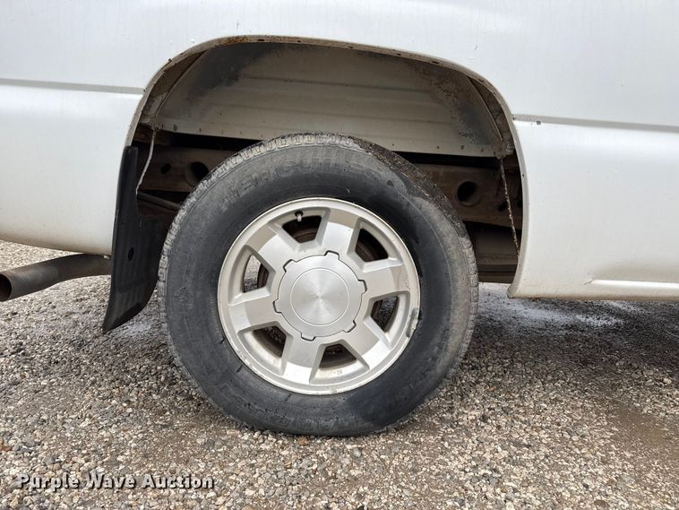 image for item EP2594 2005 GMC Sierra 1500 Ext. Cab pickup truck