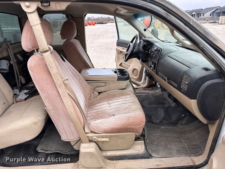 image for item EP2595 2008 GMC 3500HD Ext. Cab utility bed pickup truck