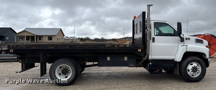 image for item EP2597 2004 GMC C7500 flatbed truck