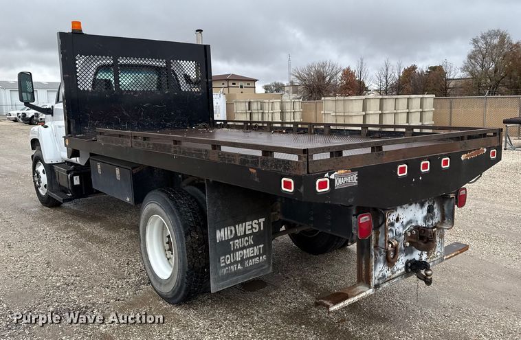 image for item EP2597 2004 GMC C7500 flatbed truck
