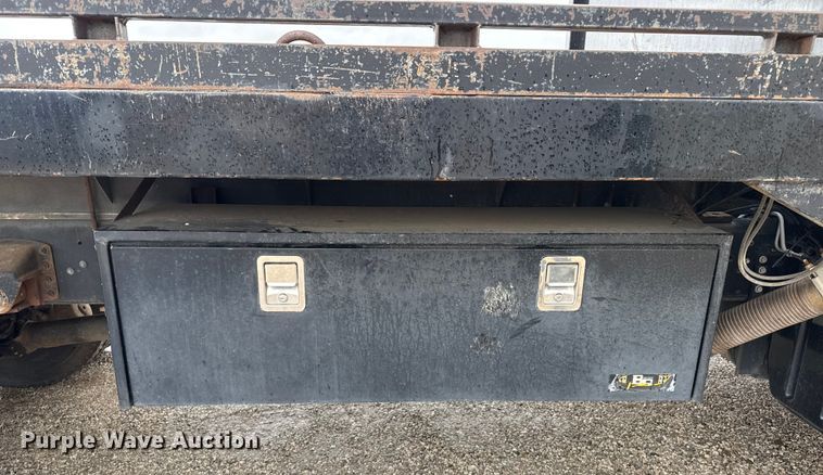 image for item EP2597 2004 GMC C7500 flatbed truck