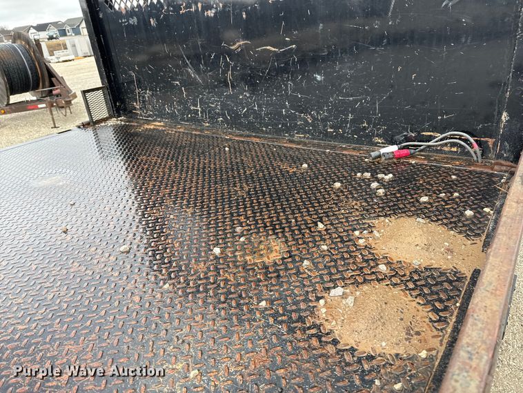 image for item EP2597 2004 GMC C7500 flatbed truck