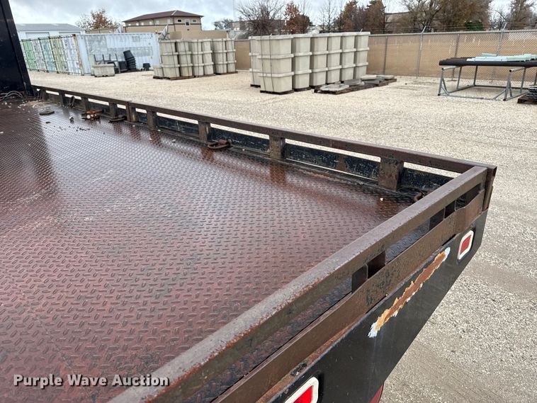 image for item EP2597 2004 GMC C7500 flatbed truck