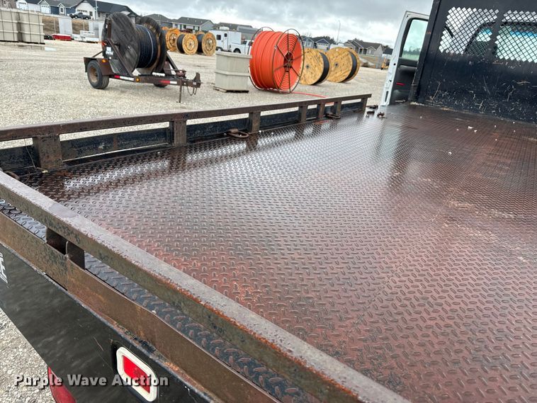 image for item EP2597 2004 GMC C7500 flatbed truck