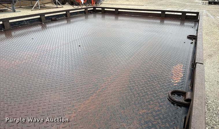 image for item EP2597 2004 GMC C7500 flatbed truck