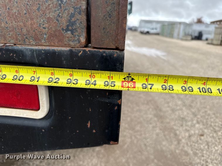 image for item EP2597 2004 GMC C7500 flatbed truck