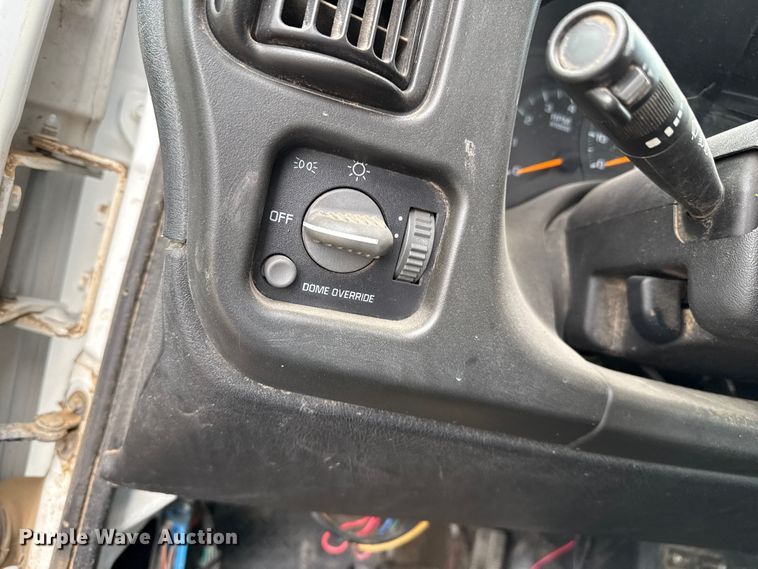 image for item EP2597 2004 GMC C7500 flatbed truck