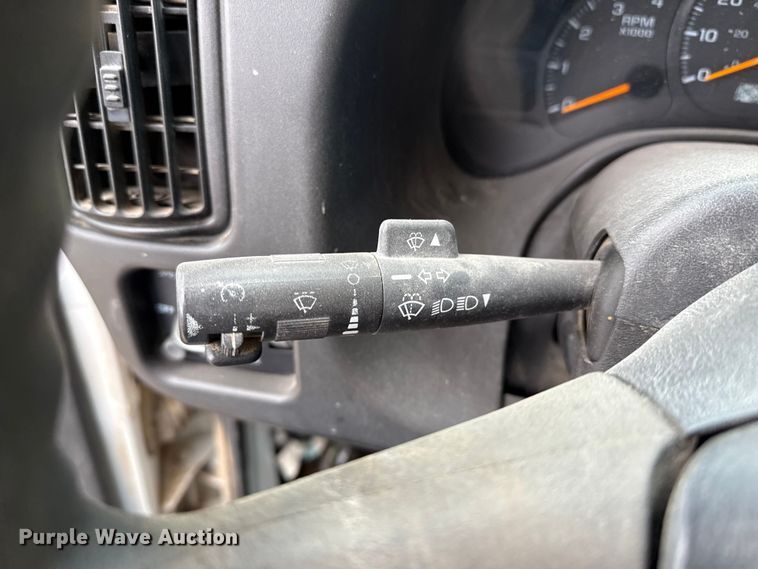 image for item EP2597 2004 GMC C7500 flatbed truck