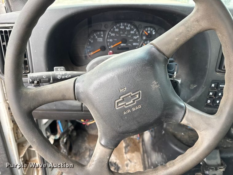 image for item EP2597 2004 GMC C7500 flatbed truck