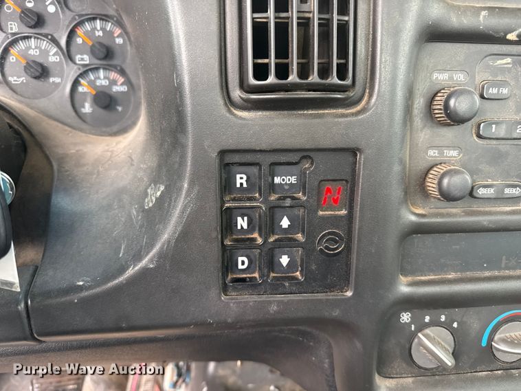 image for item EP2597 2004 GMC C7500 flatbed truck