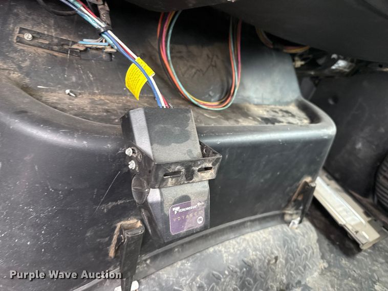 image for item EP2597 2004 GMC C7500 flatbed truck