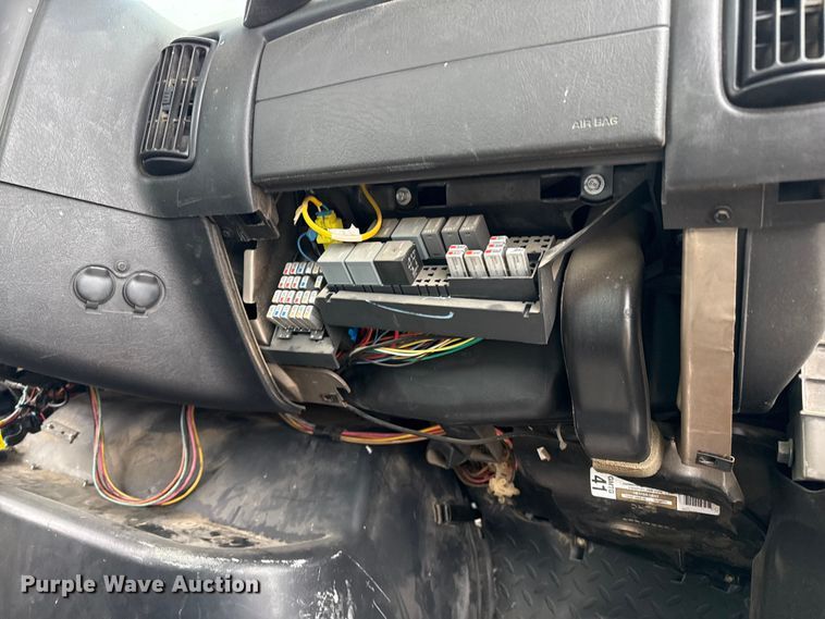 image for item EP2597 2004 GMC C7500 flatbed truck