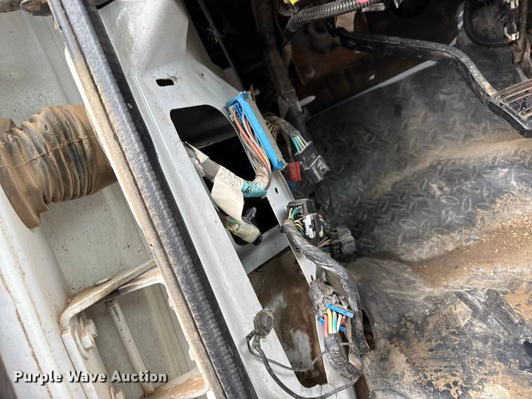 image for item EP2597 2004 GMC C7500 flatbed truck