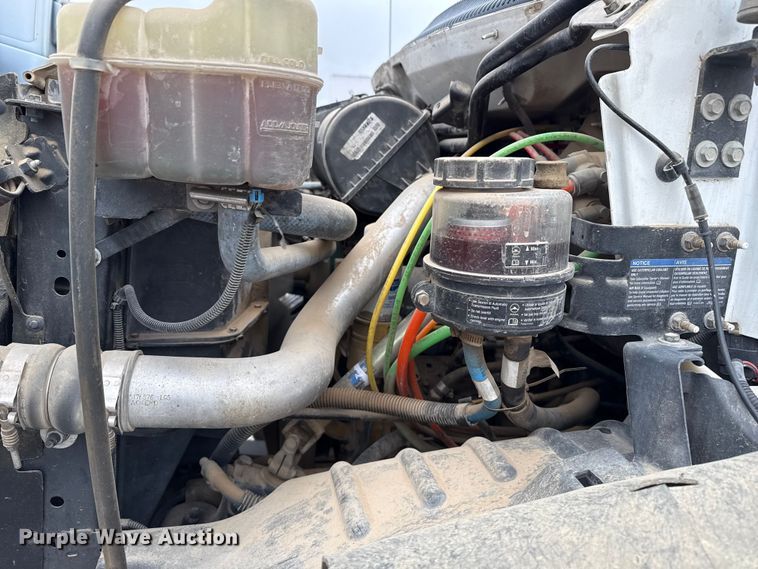 image for item EP2597 2004 GMC C7500 flatbed truck