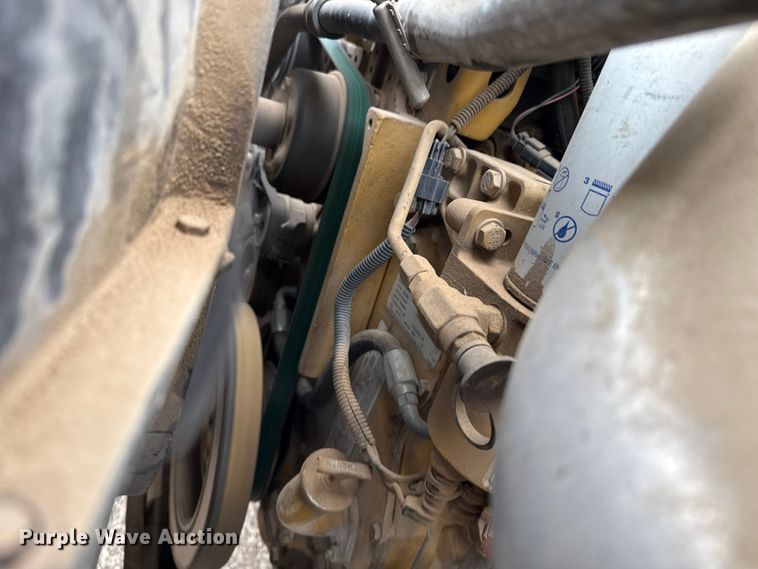 image for item EP2597 2004 GMC C7500 flatbed truck