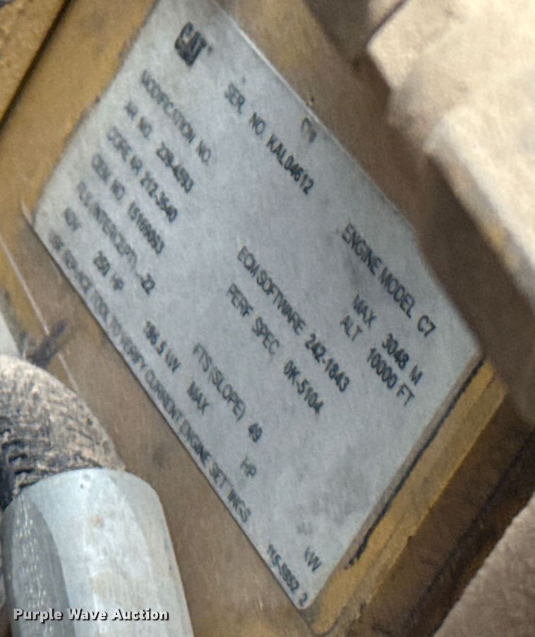 image for item EP2597 2004 GMC C7500 flatbed truck