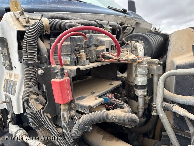 image for item EP2597 2004 GMC C7500 flatbed truck