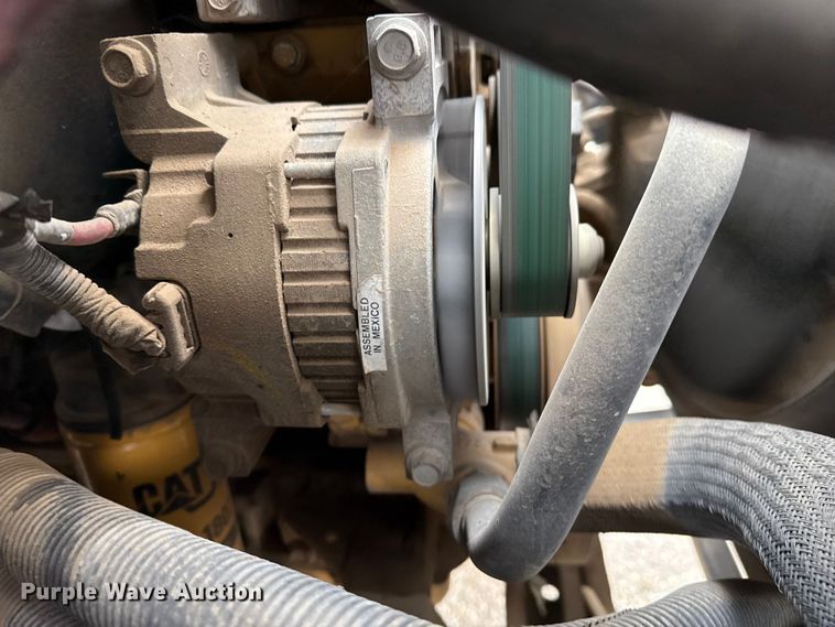 image for item EP2597 2004 GMC C7500 flatbed truck