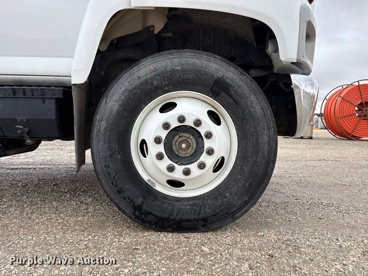 image for item EP2597 2004 GMC C7500 flatbed truck