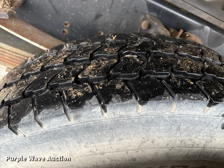 image for item EP2597 2004 GMC C7500 flatbed truck