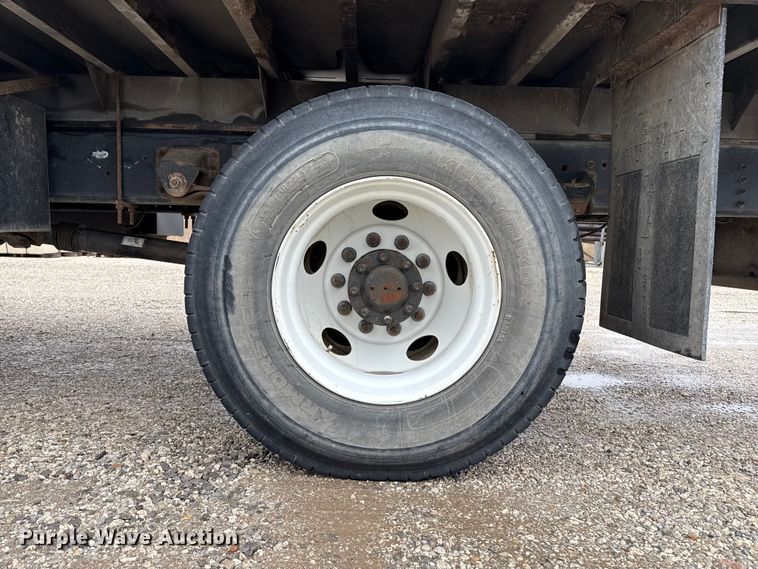 image for item EP2597 2004 GMC C7500 flatbed truck