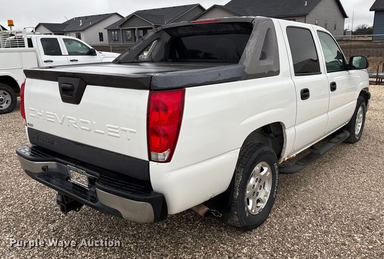 image for item EP2603 2004 Chevrolet Avalanche pickup truck