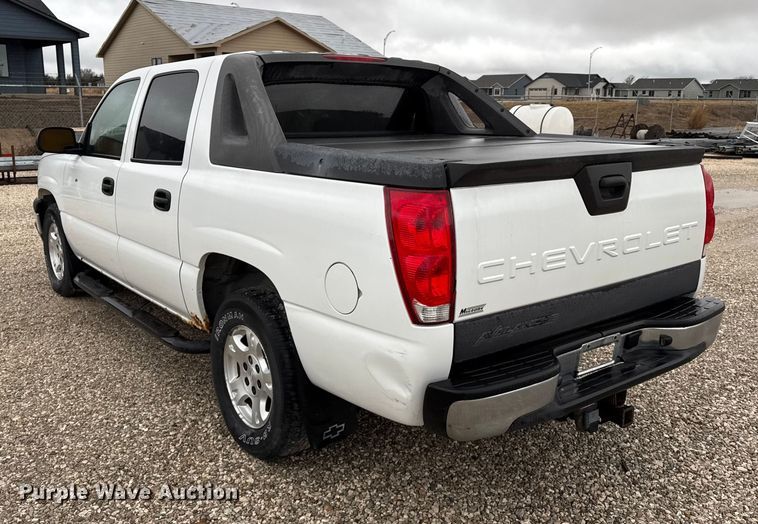 image for item EP2603 2004 Chevrolet Avalanche pickup truck