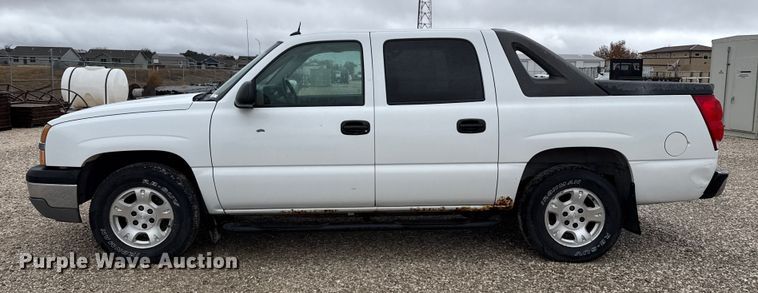 image for item EP2603 2004 Chevrolet Avalanche pickup truck
