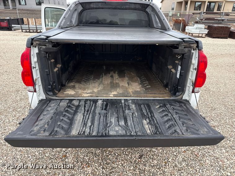 image for item EP2603 2004 Chevrolet Avalanche pickup truck