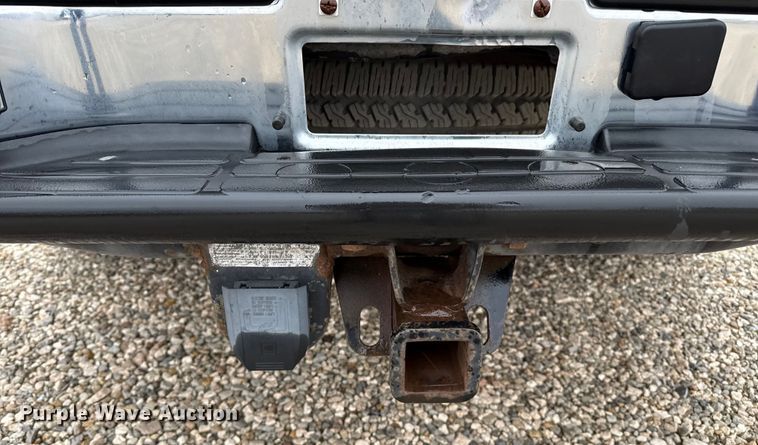 image for item EP2603 2004 Chevrolet Avalanche pickup truck