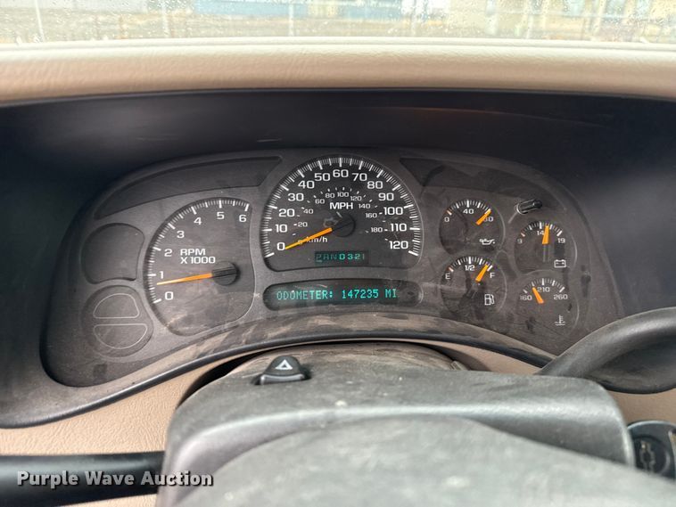 image for item EP2603 2004 Chevrolet Avalanche pickup truck