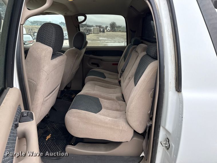 image for item EP2603 2004 Chevrolet Avalanche pickup truck