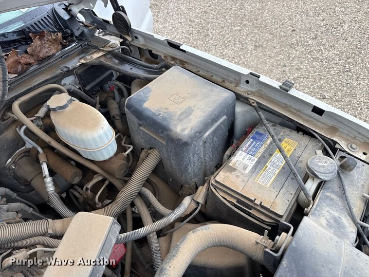 image for item EP2603 2004 Chevrolet Avalanche pickup truck