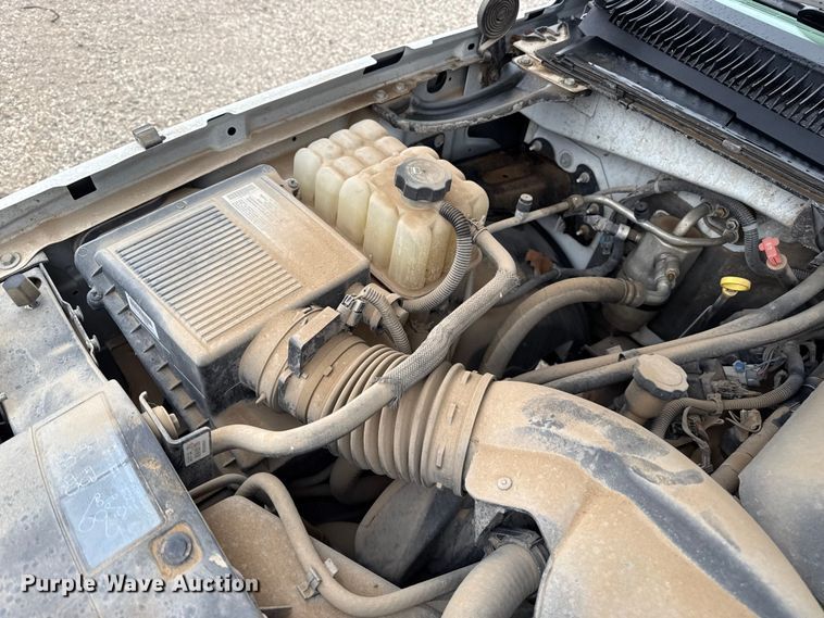 image for item EP2603 2004 Chevrolet Avalanche pickup truck