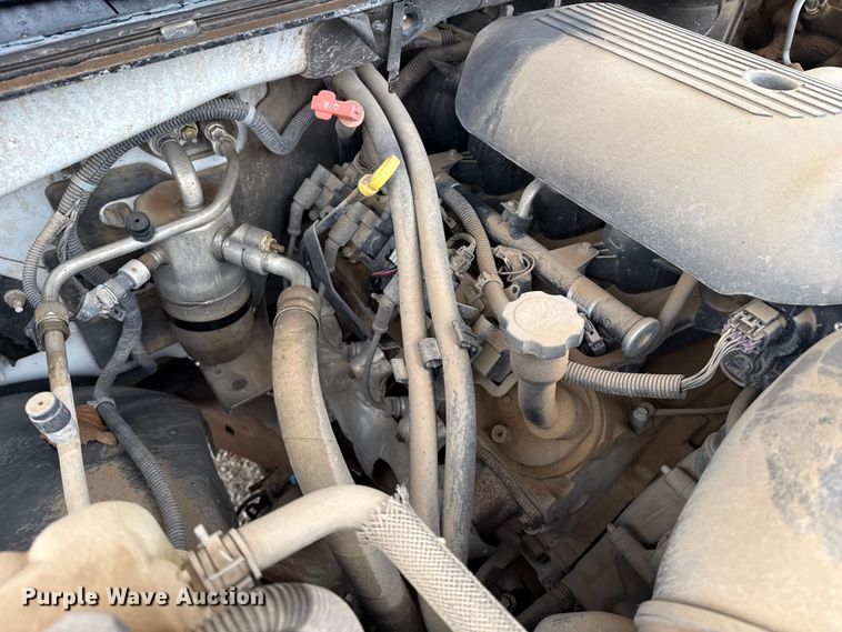 image for item EP2603 2004 Chevrolet Avalanche pickup truck