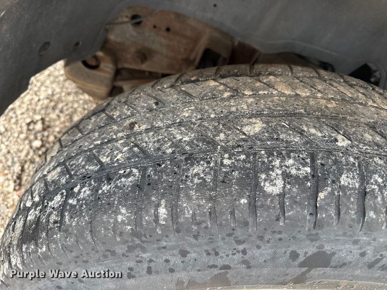 image for item EP2603 2004 Chevrolet Avalanche pickup truck