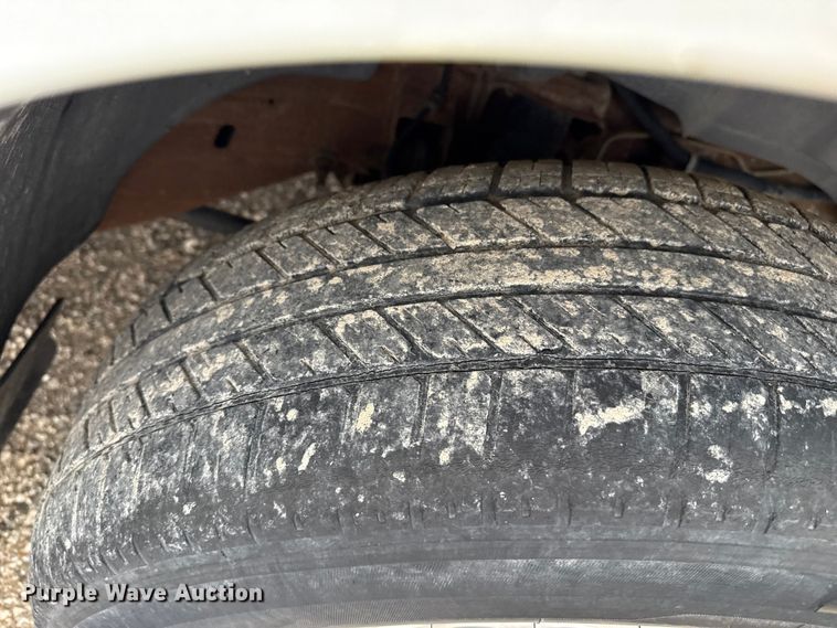 image for item EP2603 2004 Chevrolet Avalanche pickup truck