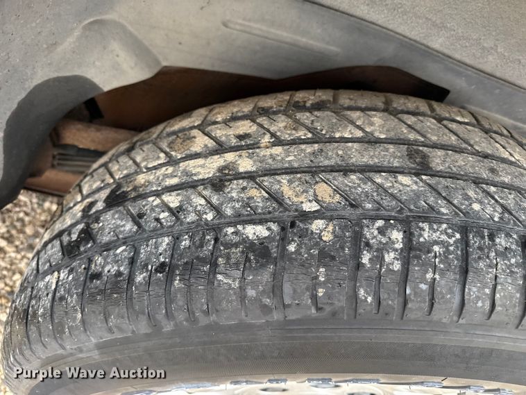 image for item EP2603 2004 Chevrolet Avalanche pickup truck