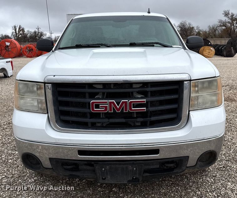 image for item EP2604 2010 GMC Sierra 2500HD Ext. Cab pickup truck